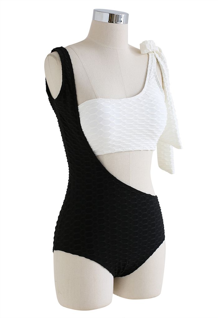 Two-Tone Cutout Textured Emboss Swimsuit in Black