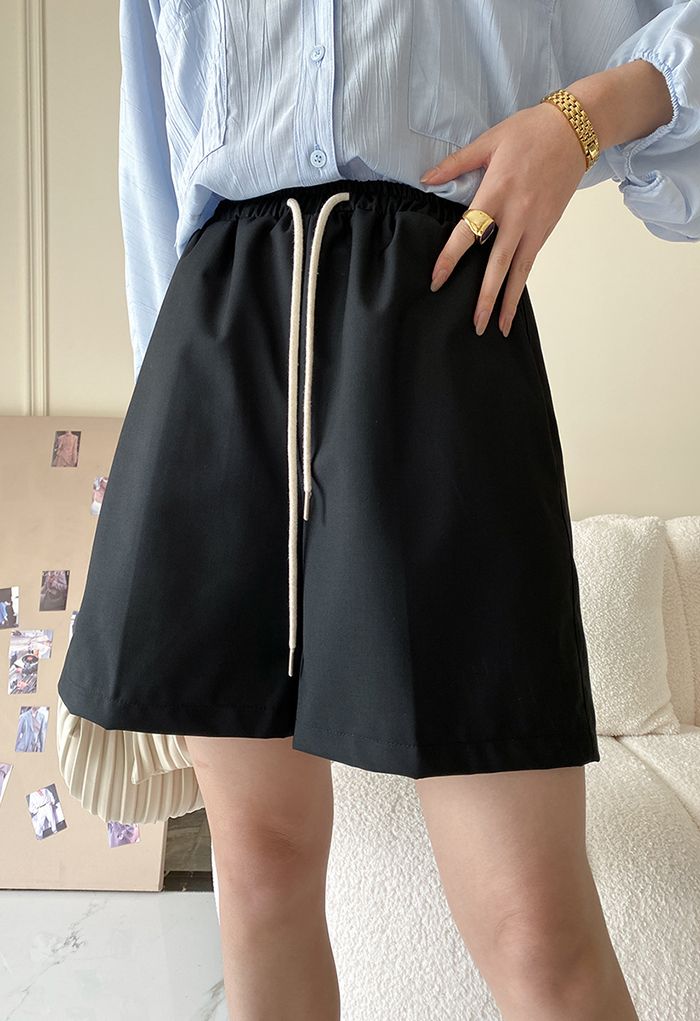 Drawstring Waist Wide Leg Shorts in Black
