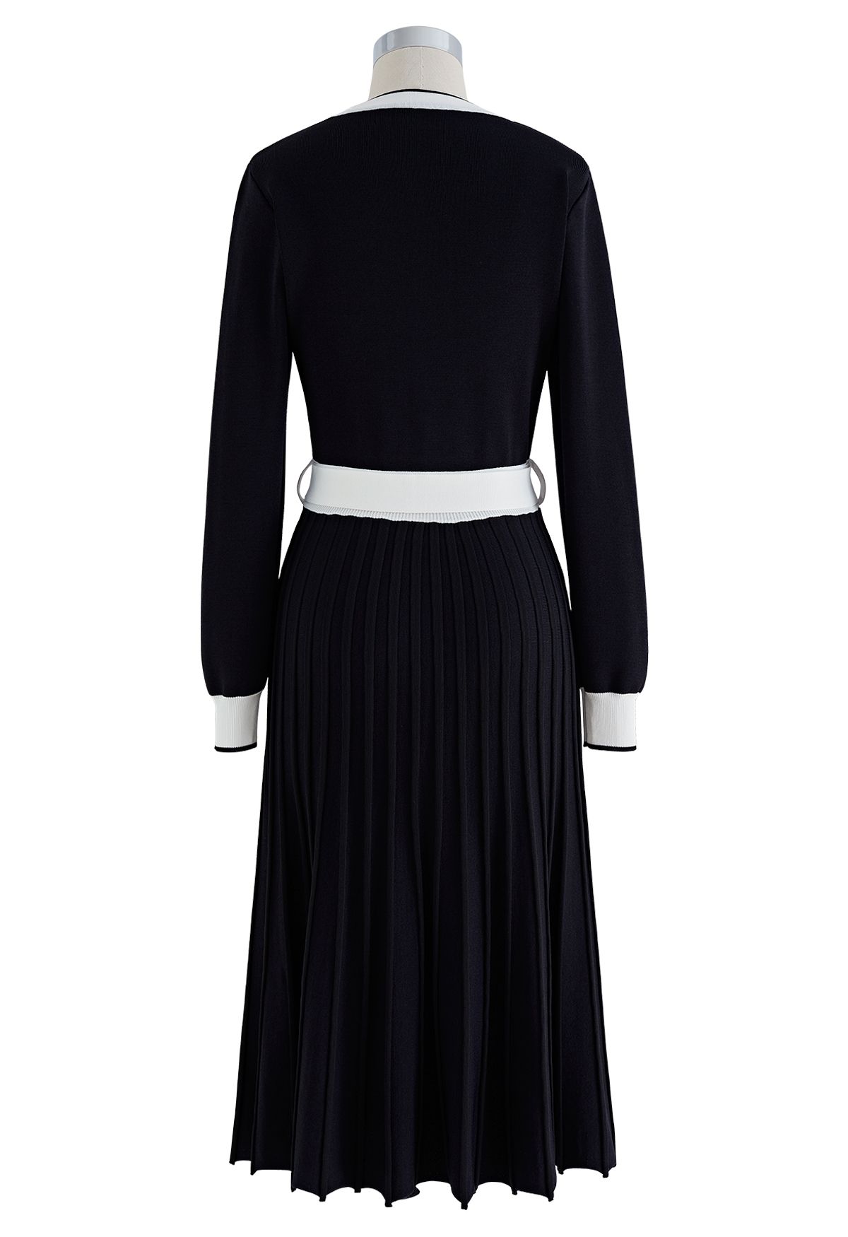 Belted Contrast Color Pleated Knit Dress in Black