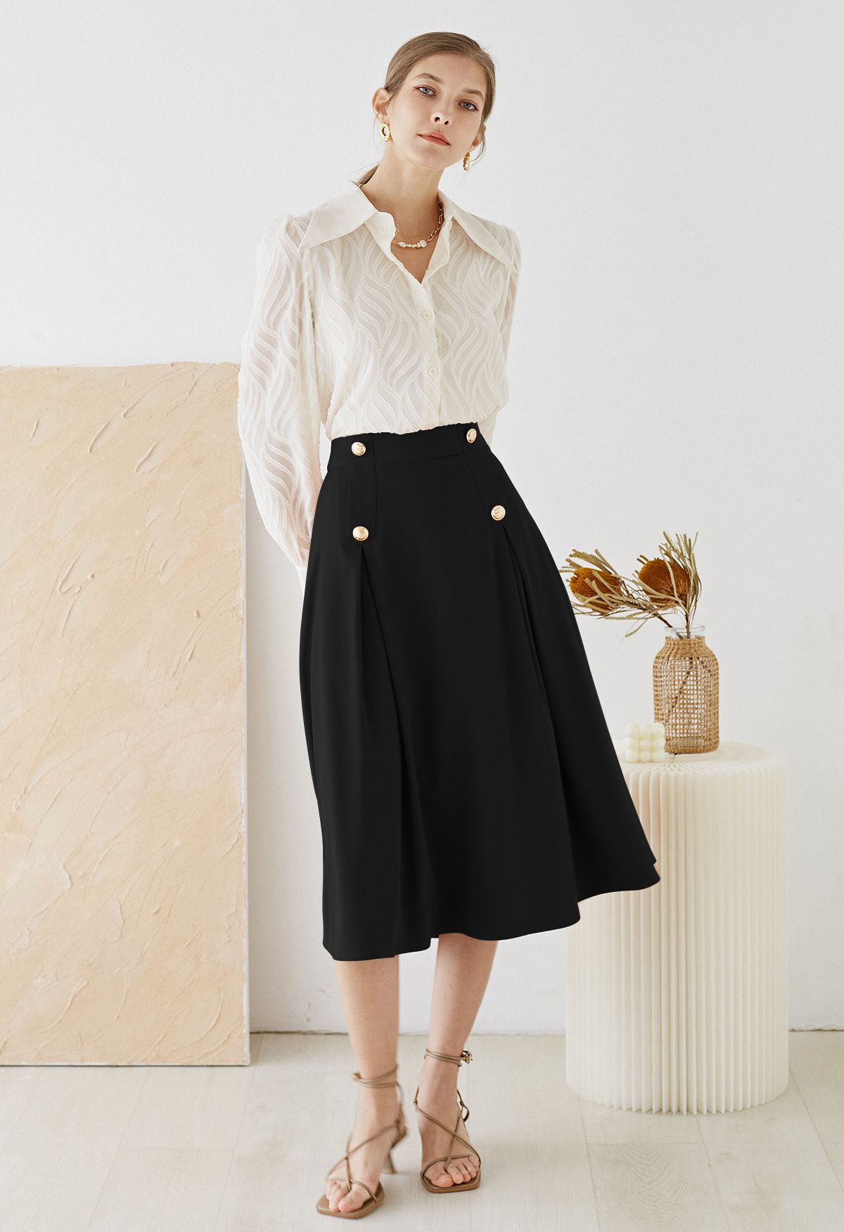 Buttoned Pleated A-Line Skirt in Black