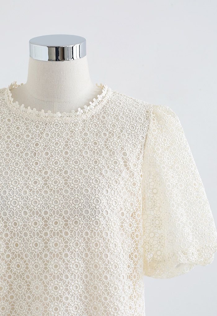 Daisy Crochet Short-Sleeve Crop Top in Cream