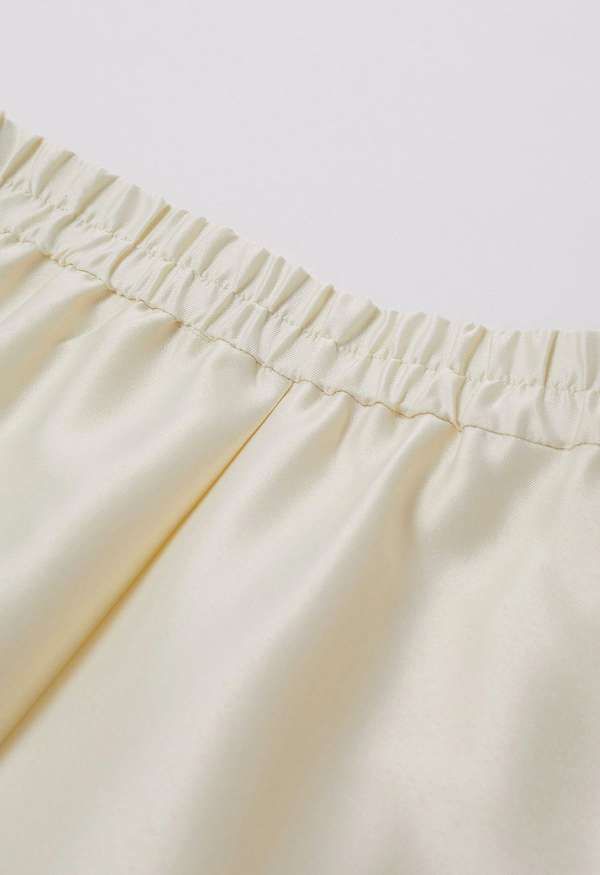 Sleek Side Pockets Pleated A-Line Midi Skirt in Cream