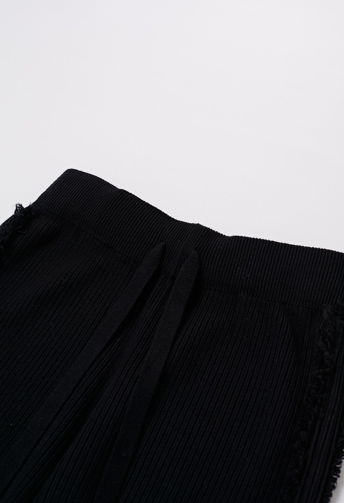 Side Tassel Trim Straight-Leg Knit Pants in Black