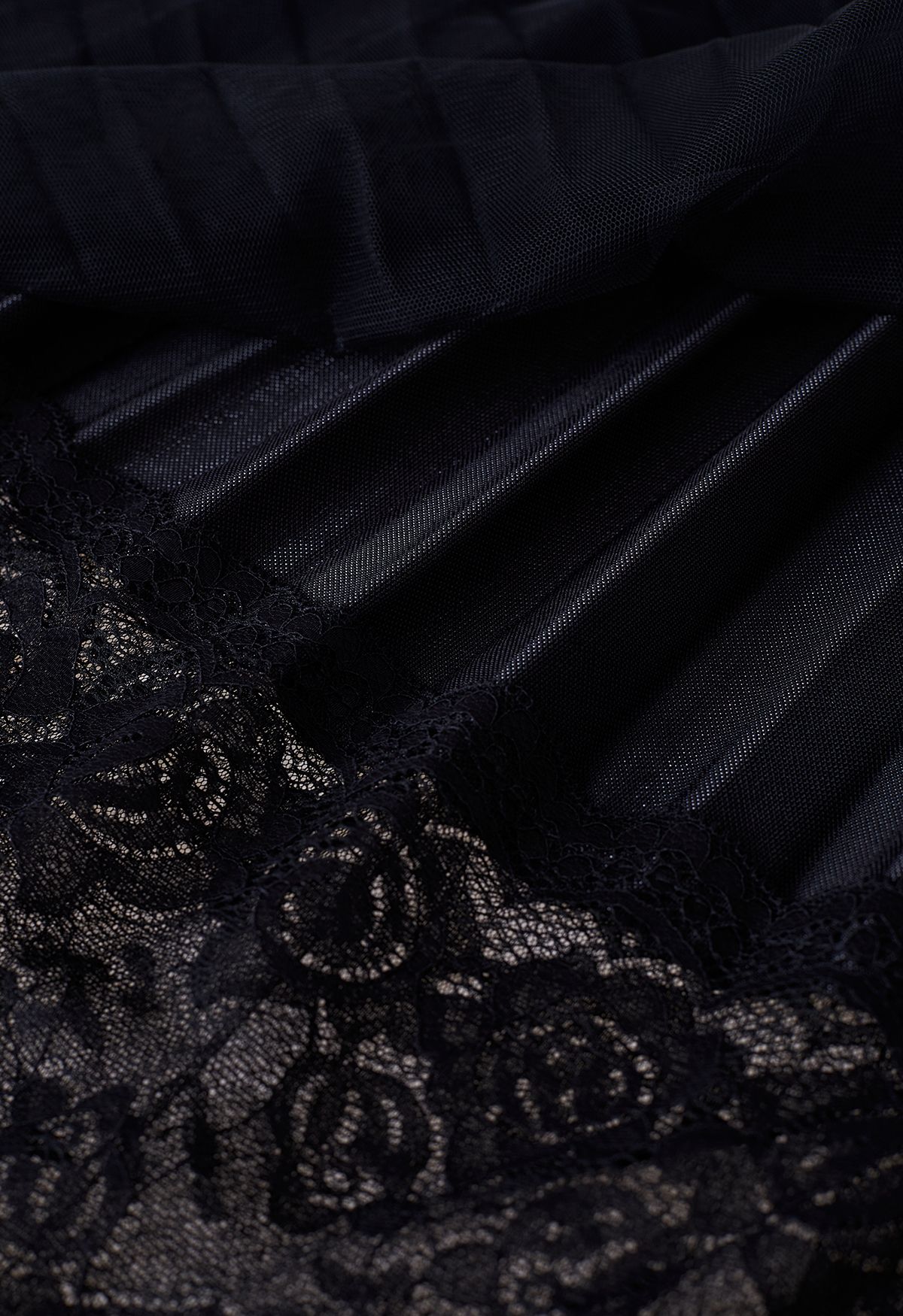 Lace Hem Double-Layered Mesh Midi Skirt in Black