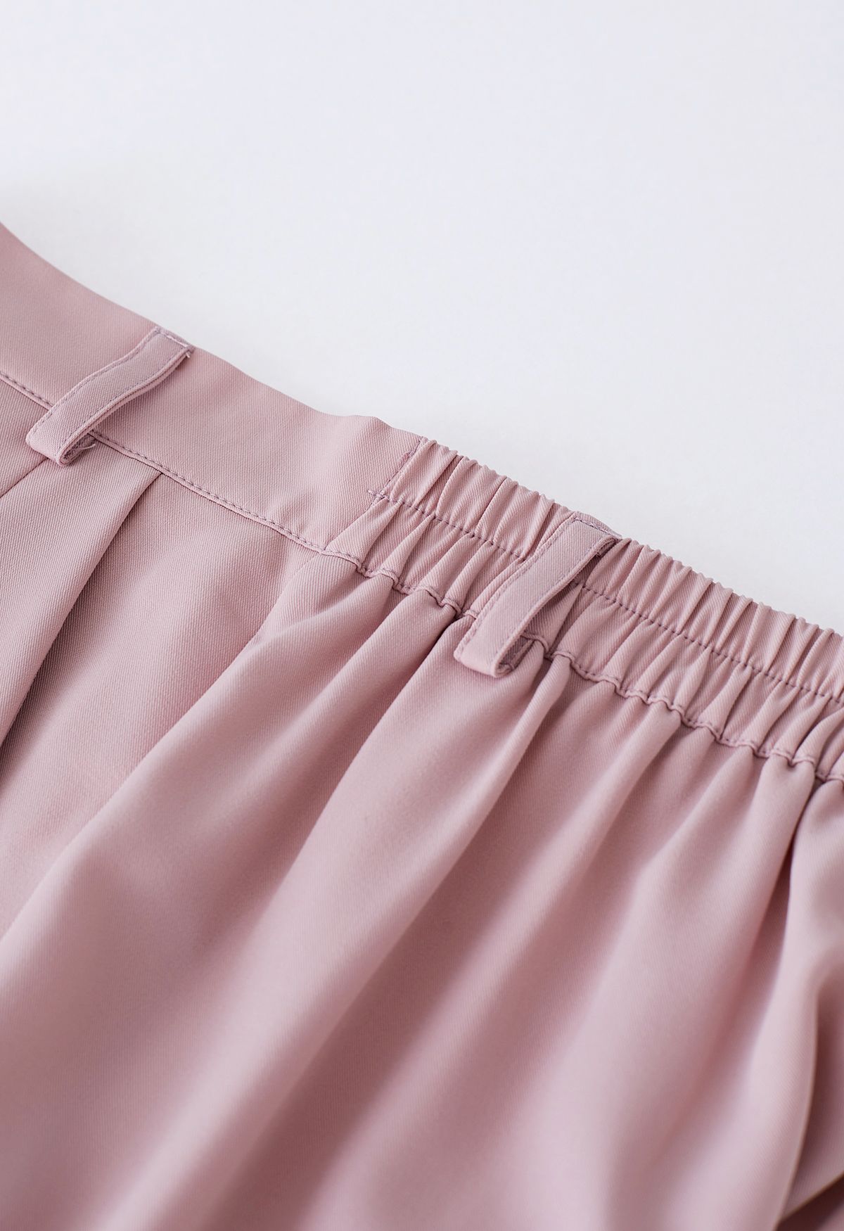 Pleated Detail Side Pockets Shorts in Pink