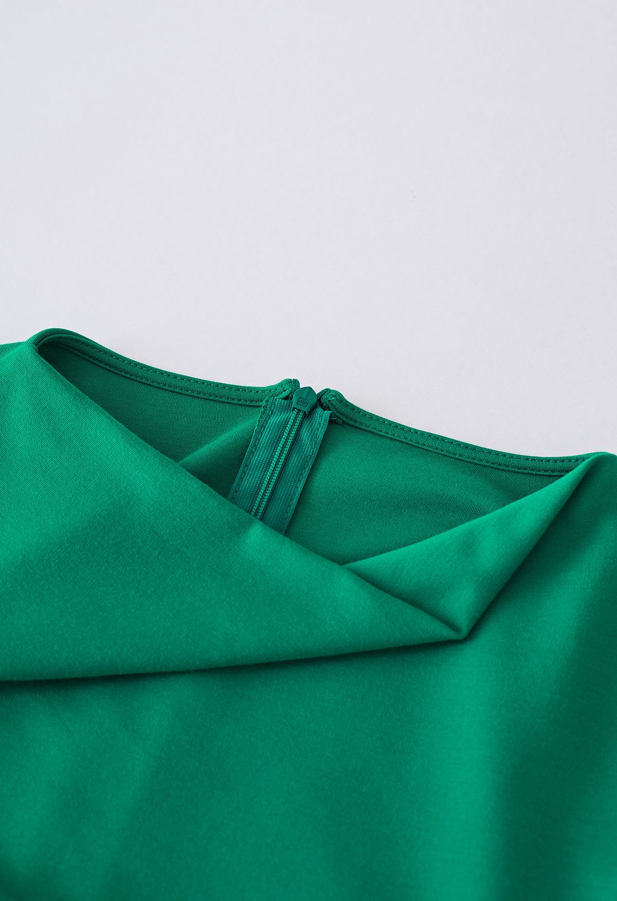 Drape Neck Ruched Waist Sleeveless Dress in Green