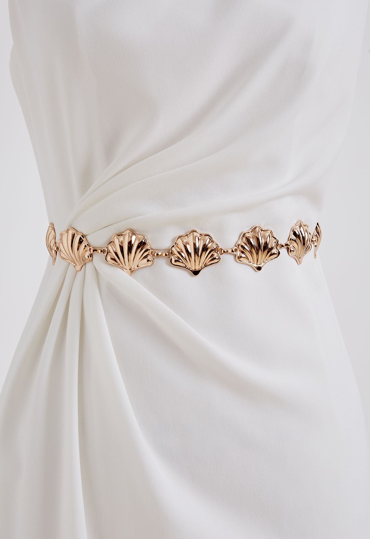 Sleeky Golden Seashell Chain Belt