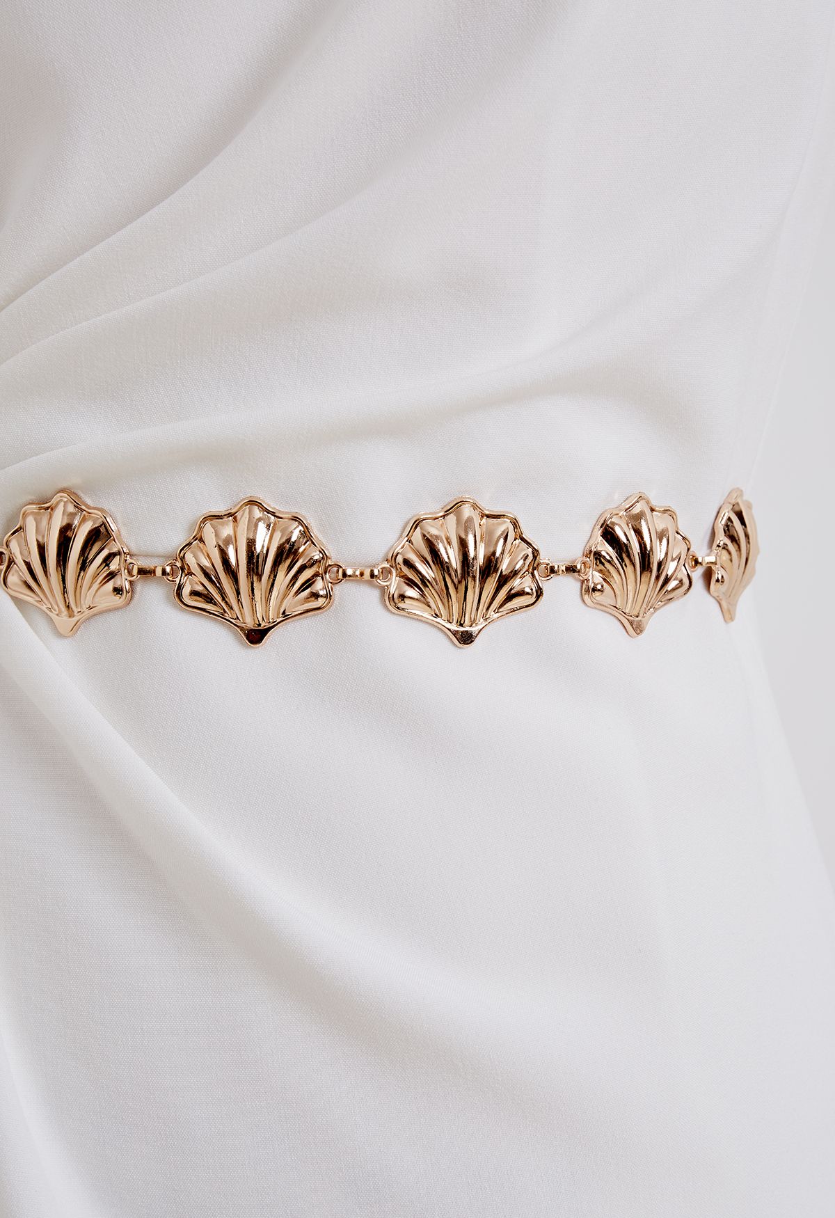 Sleeky Golden Seashell Chain Belt