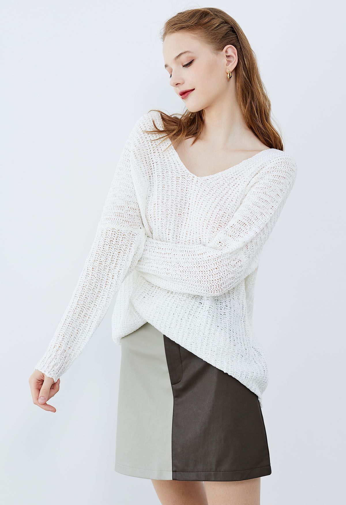 Texture Ribbed Knit V-Neck Sweater in White