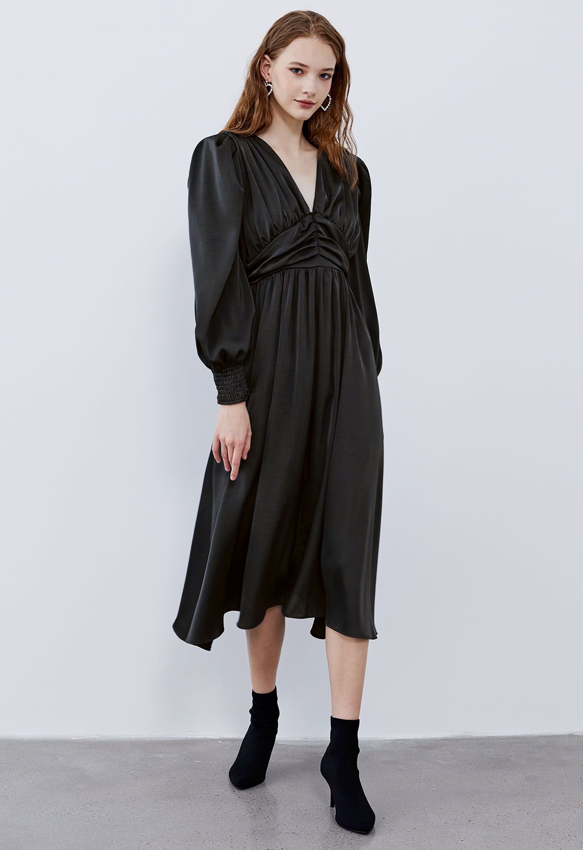 V-Neck Puff Sleeves Ruched Midi Dress in Black