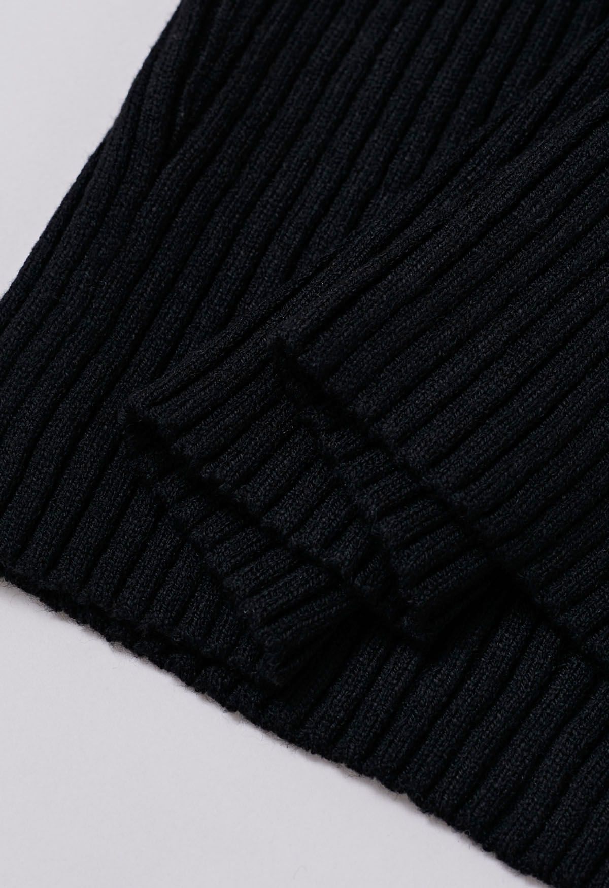 Trendsetting Collared Spliced Knit Top in Black
