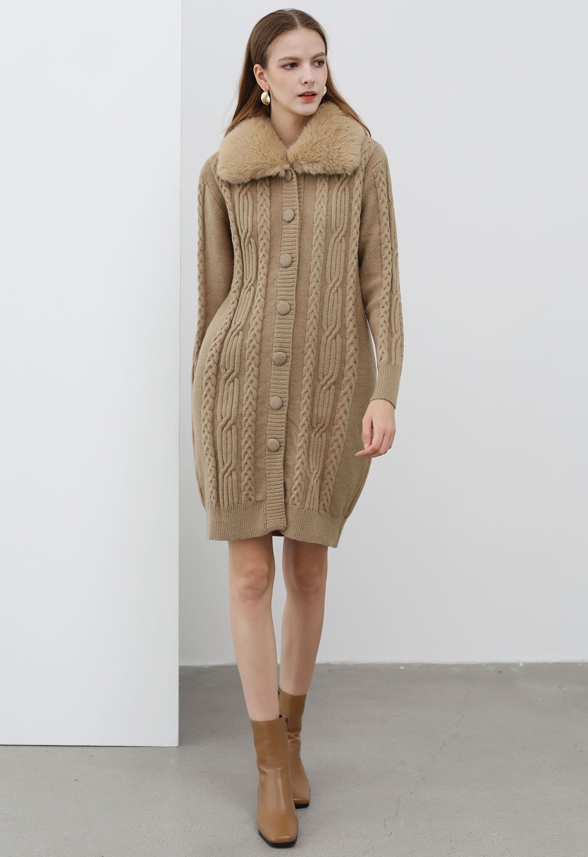 Faux Fur Collar Cable Knit Buttoned Longline Cardigan in Camel