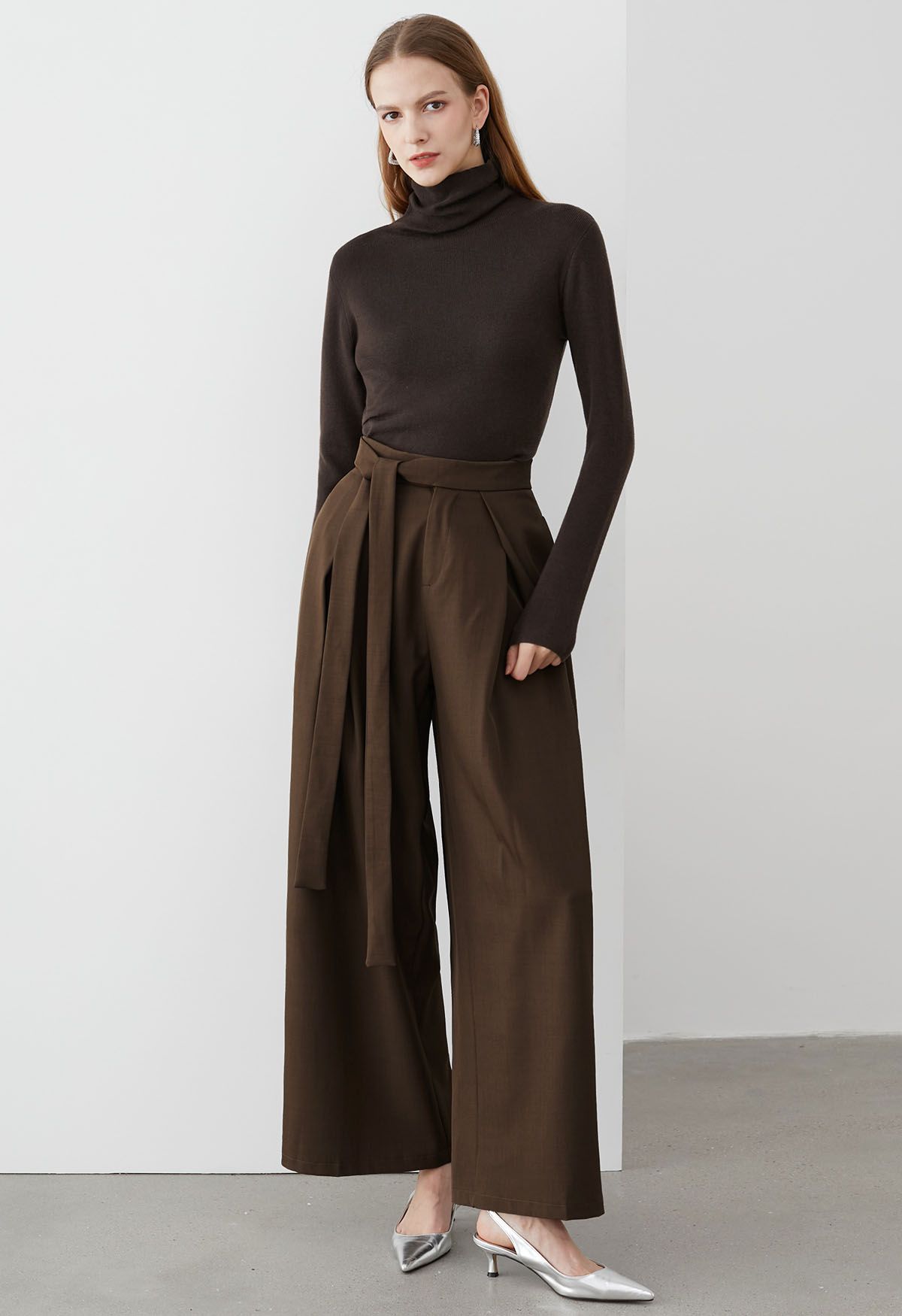 Fixed Belted Side Pockets Straight-Leg Pants in Brown