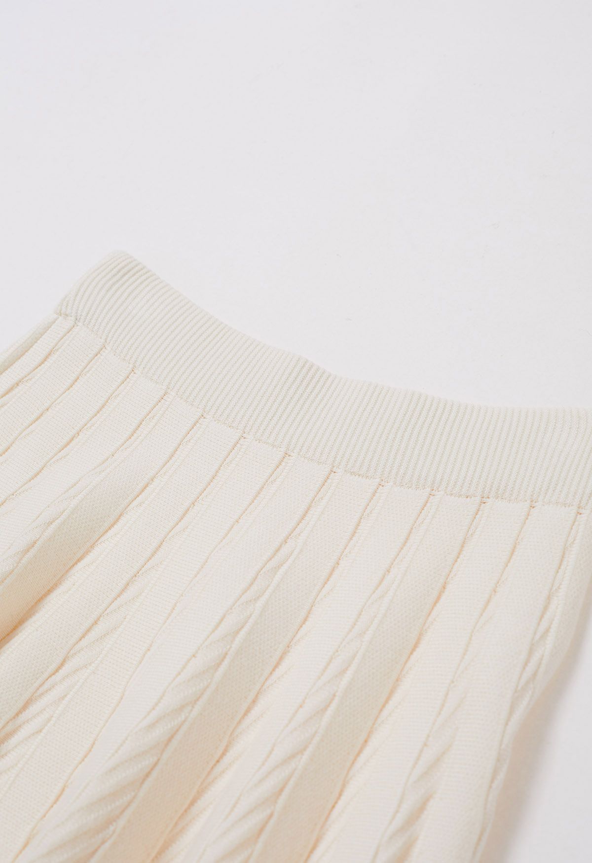 Diagonal Ribbed Pleated Knit Skirt in Cream