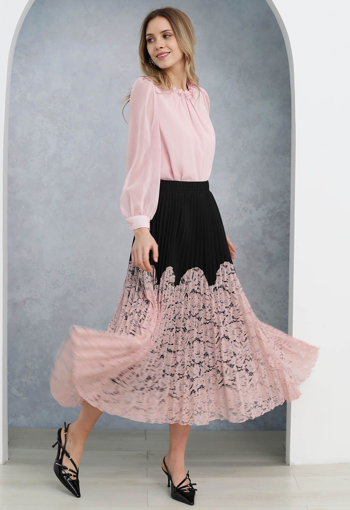 Floral Lace Spliced Pleated Maxi Skirt in Pink