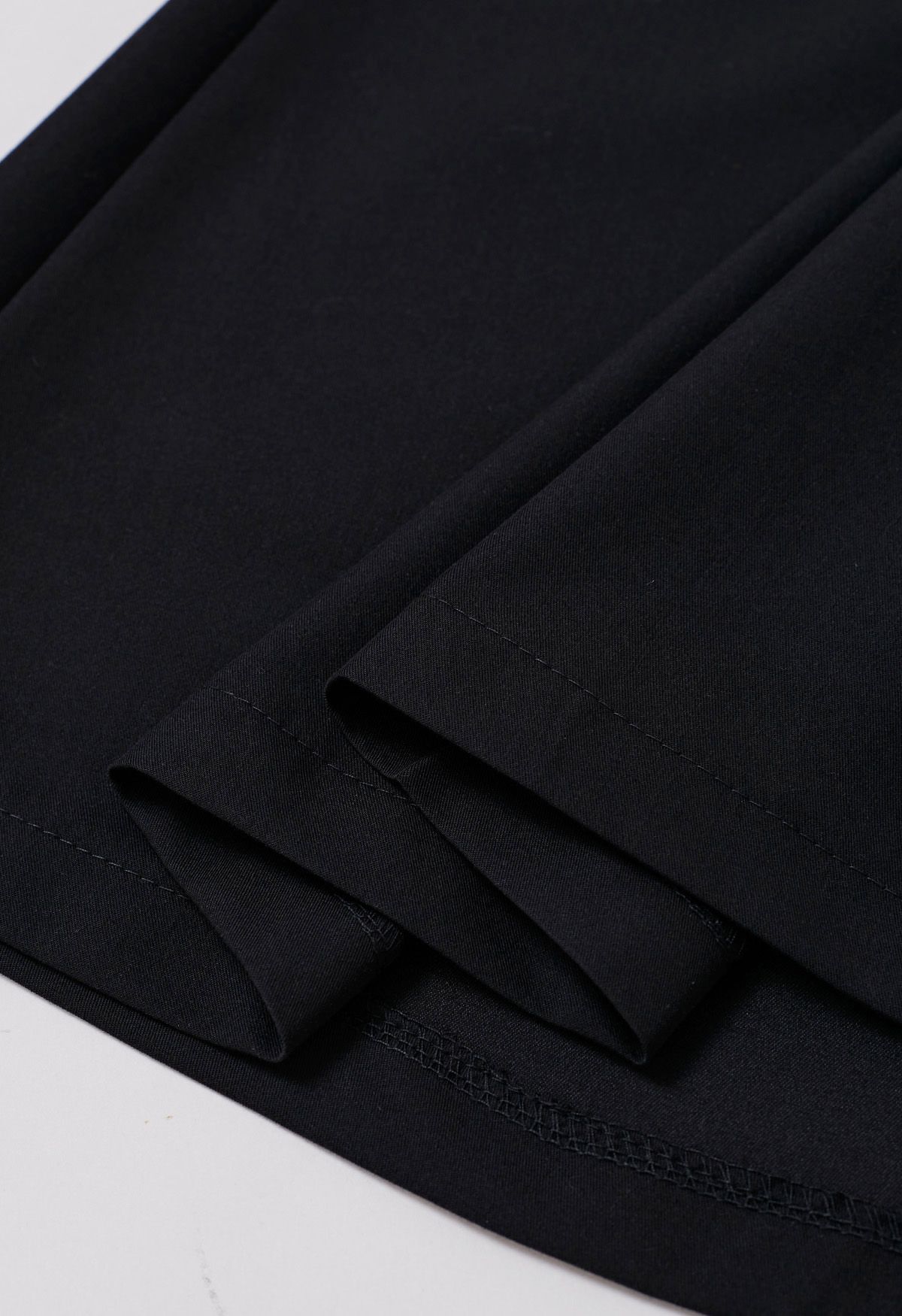 Contrast Pleat Waistband Maxi Skirt in Black