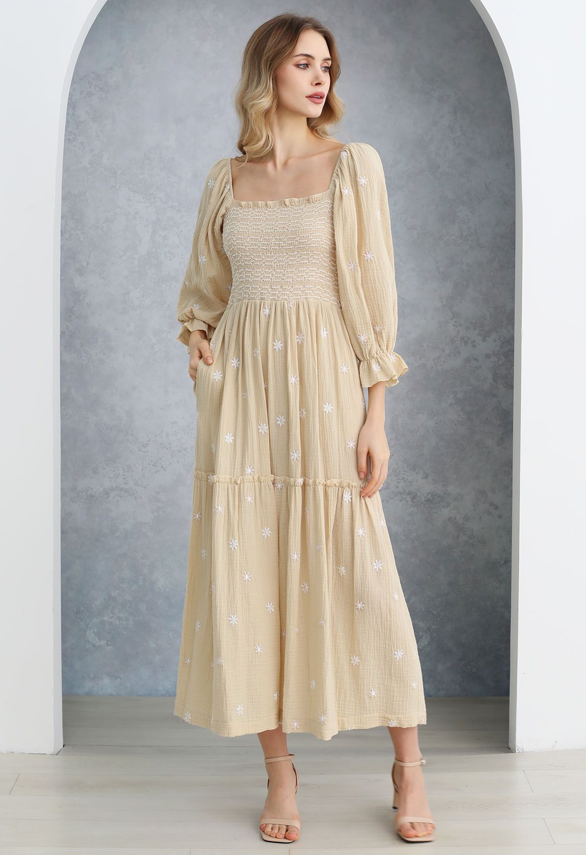 Floret Embroidery Square Neck Midi Dress in Light Yellow