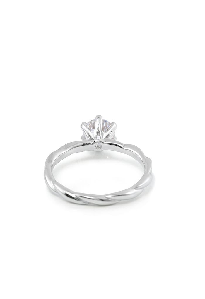 Twisted Edge Moissanite Diamond Ring