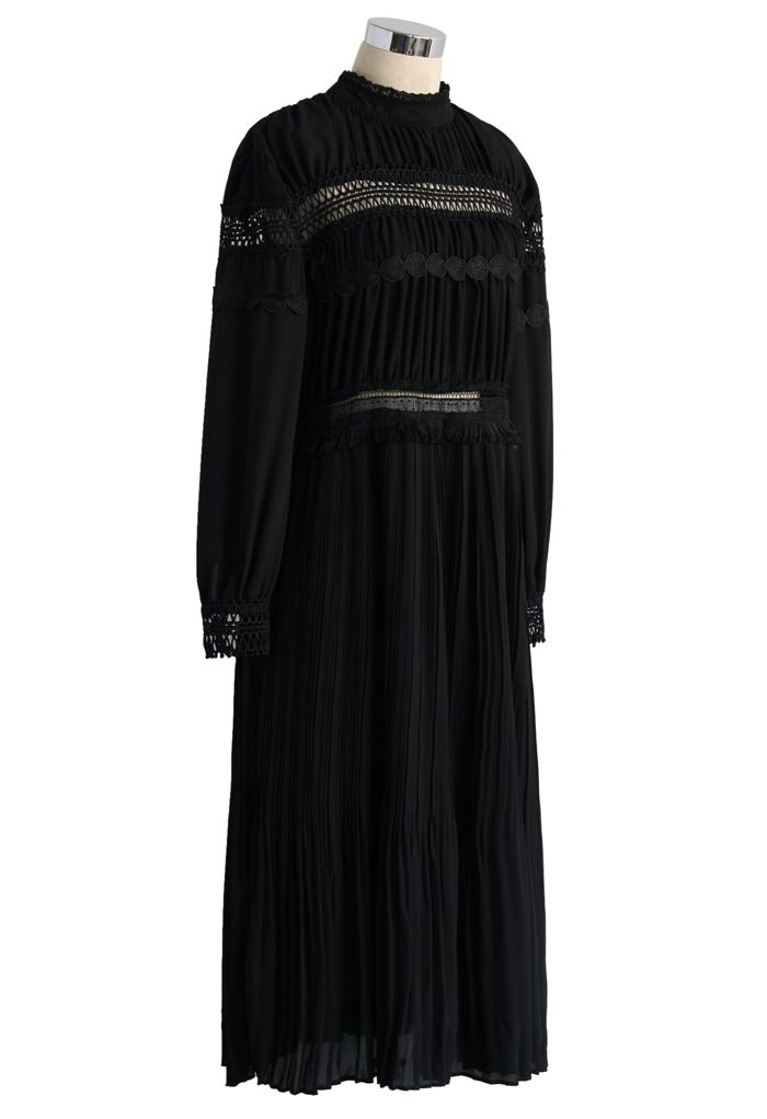 Retro Vibe Ruffled Midi Dress in Black