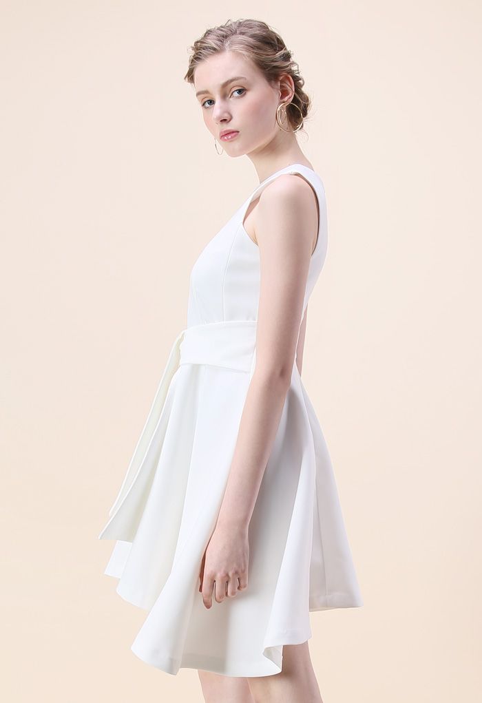 Tie with Daintiness Sleeveless Dress in White