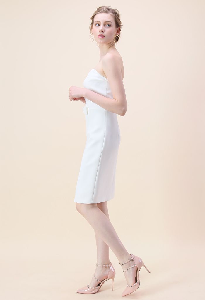 Dignity in Bowknot Strapless Body-con Dress in White 