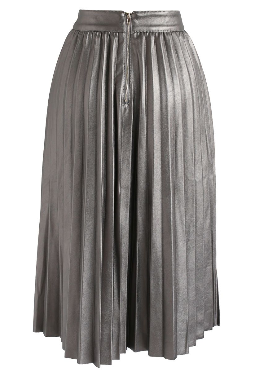 Faddish Gloss Pleated Faux Leather A-Line Skirt in Sliver