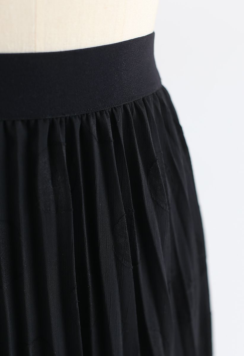 Lovers Dream Pleated Skirt in Black