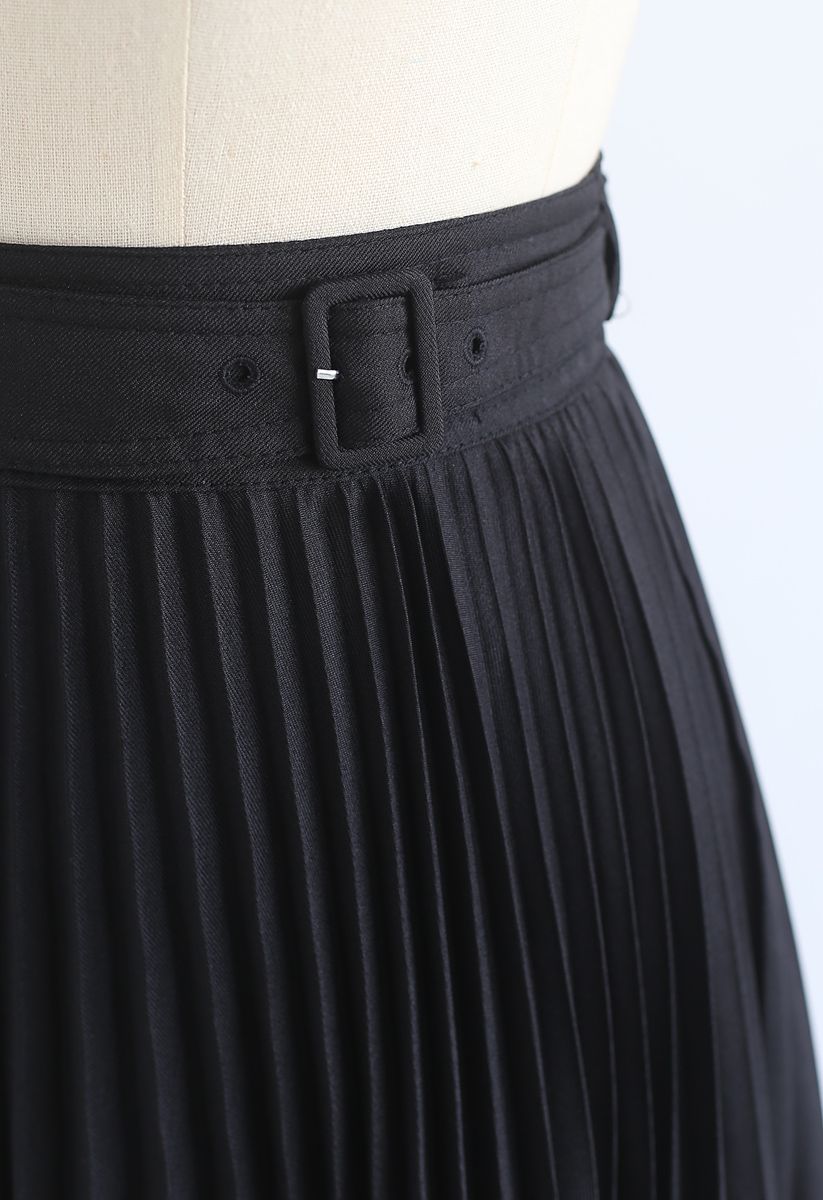 Tender Breeze Pleated Midi Skirt in Black