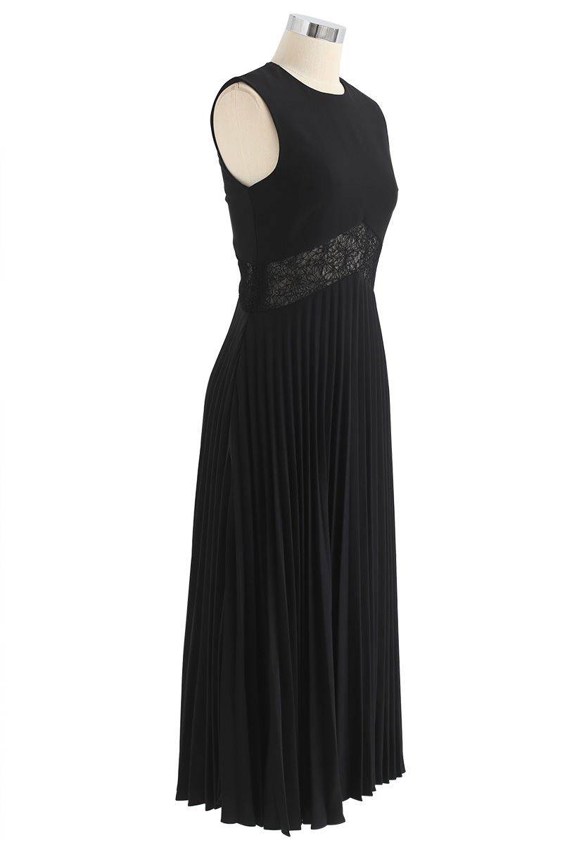 Walk of Fame Lace Inserted Pleated Dress in Black