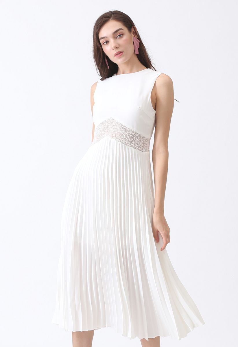 Walk of Fame Lace Inserted Pleated Dress in White - Retro, Indie and ...