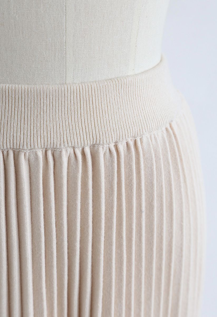 Graceful Bearing Pleated Knit Midi Skirt in Cream