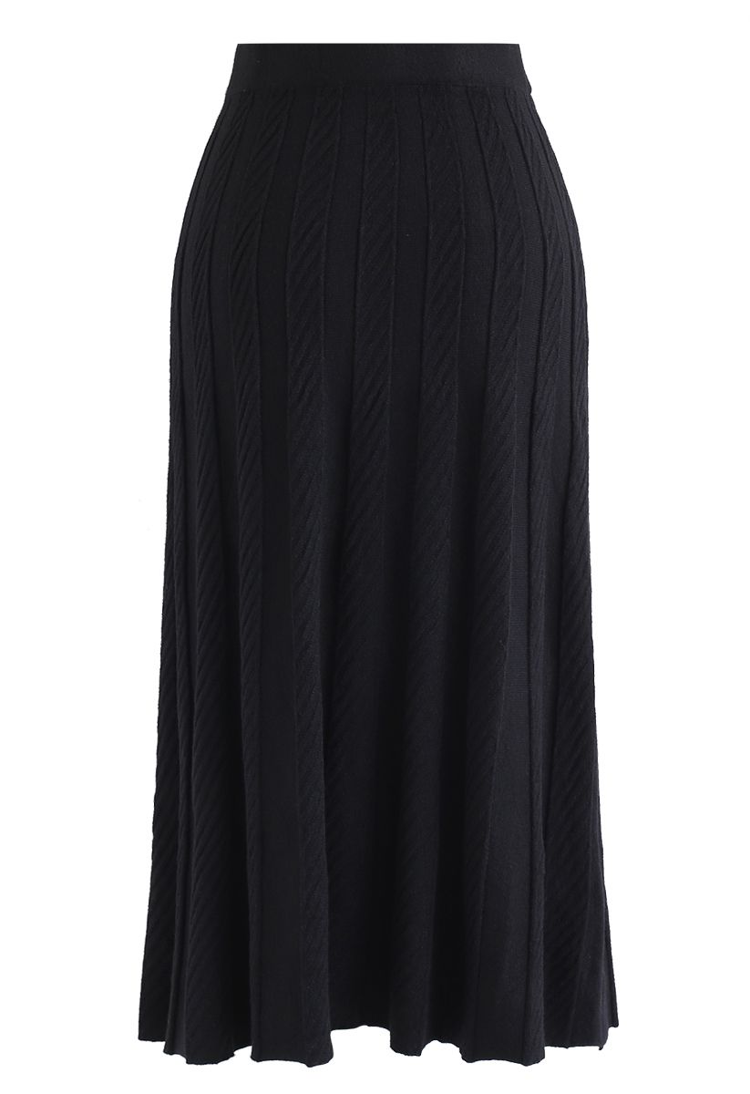 Parallel Pleated Knit Midi Skirt in Black