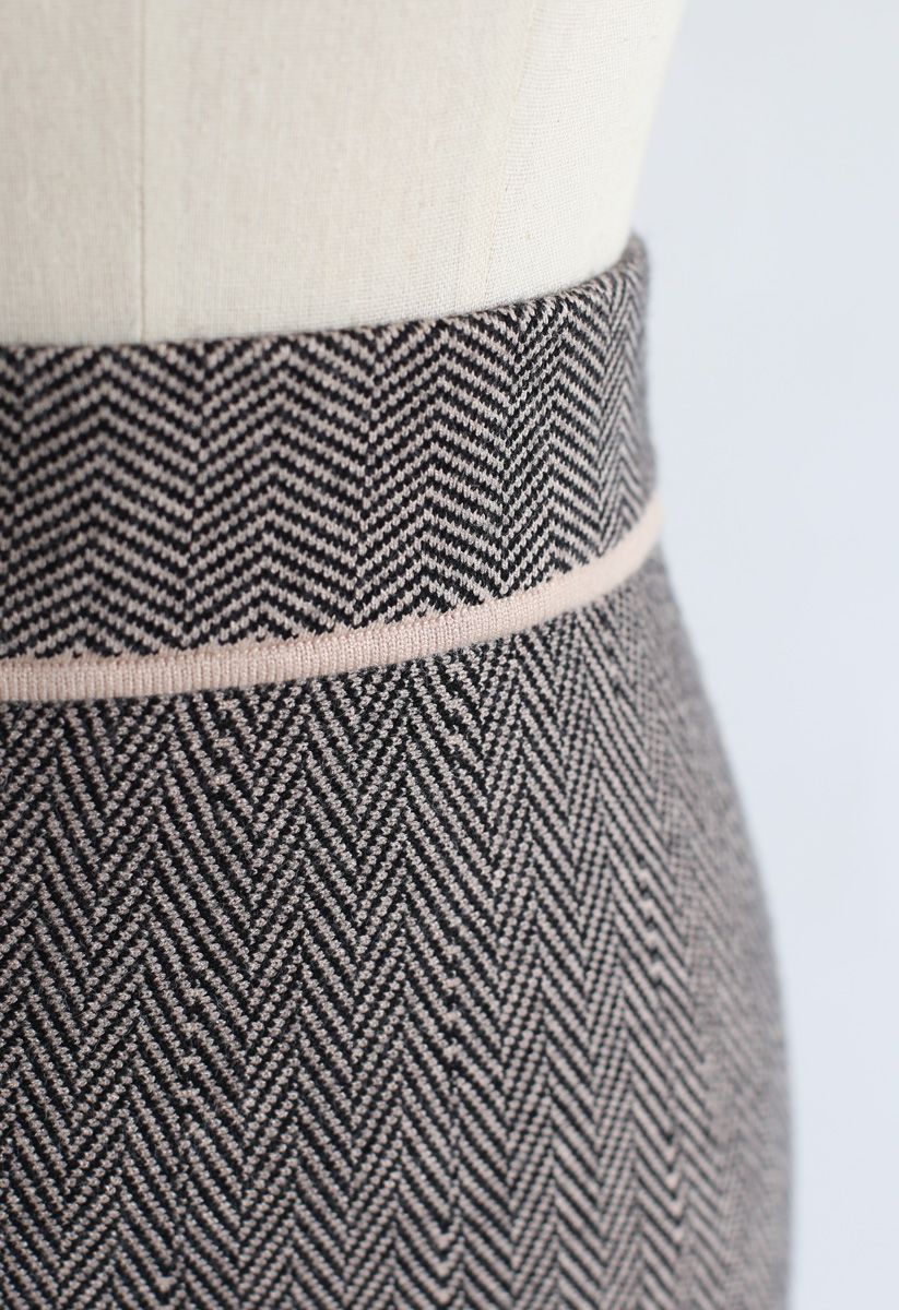 Slant Stripes Knit Midi Skirt in Black