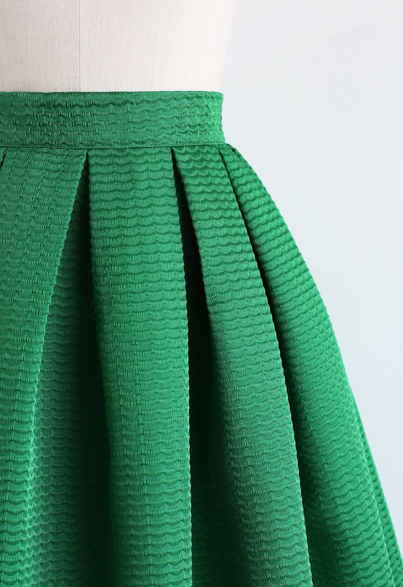 Wavy Texture Pleated Midi Skirt in Green