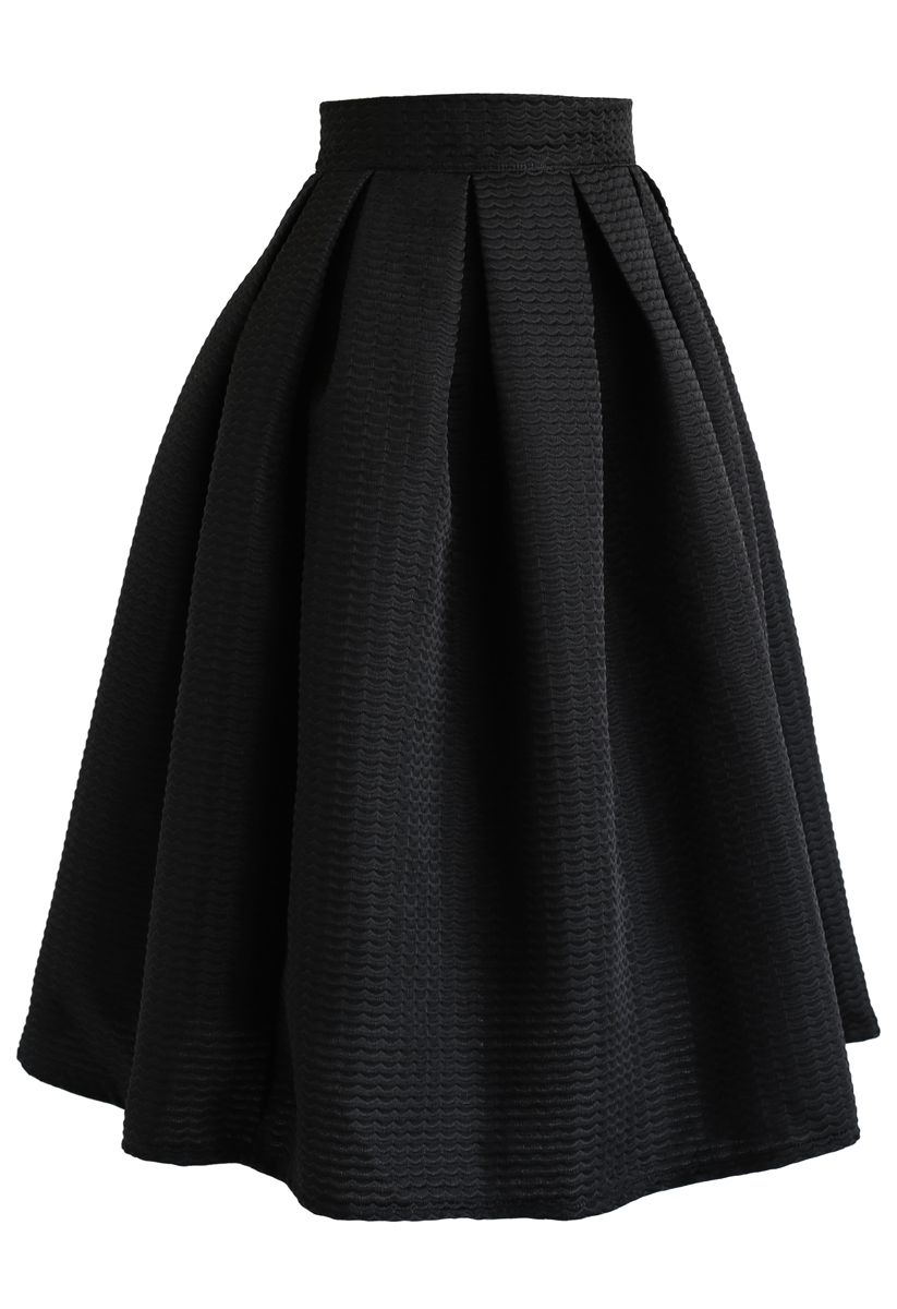 Wavy Texture Pleated Midi Skirt in Black