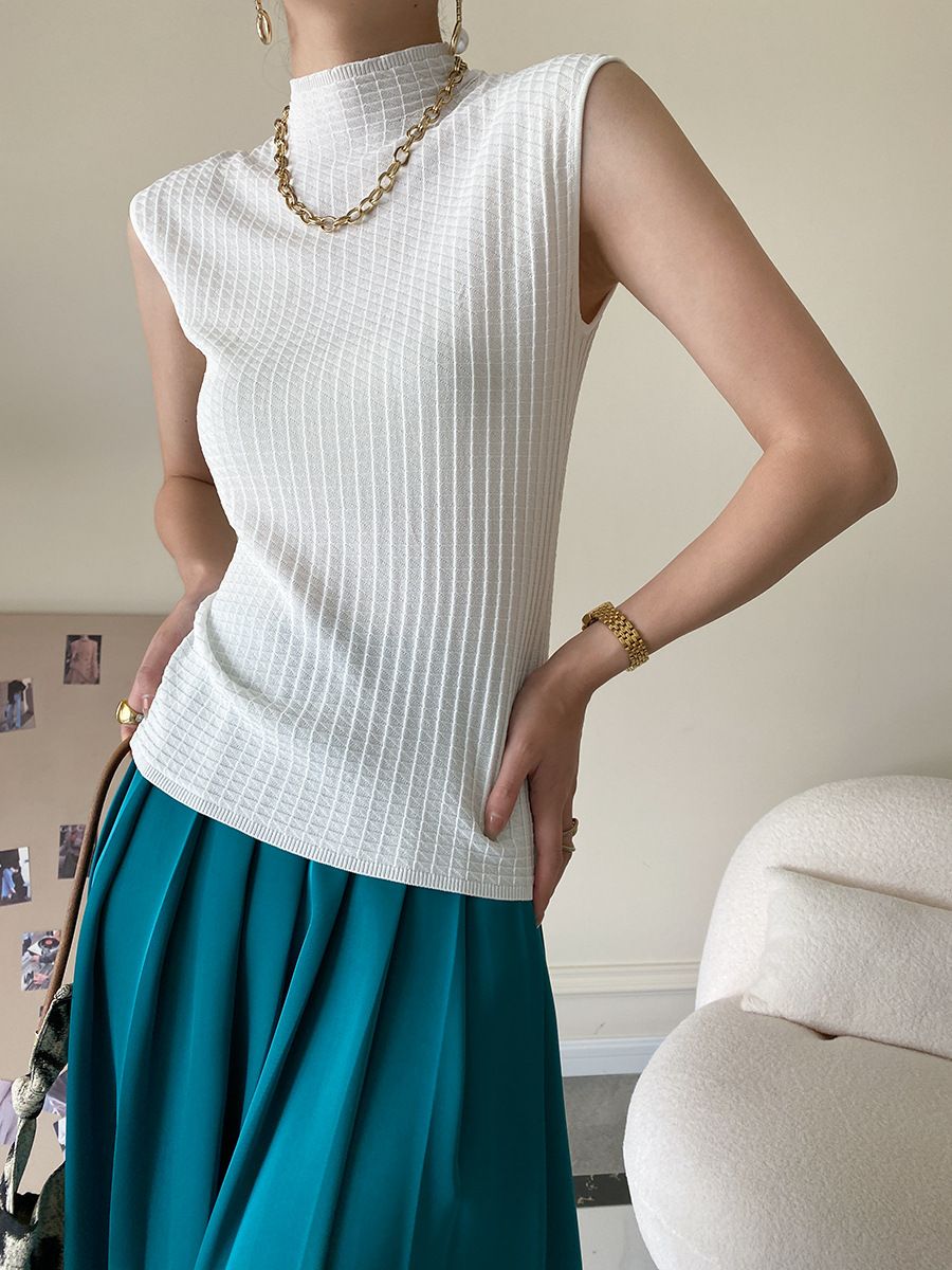 Mock Neck Textured Sleeveless Knit Top in White