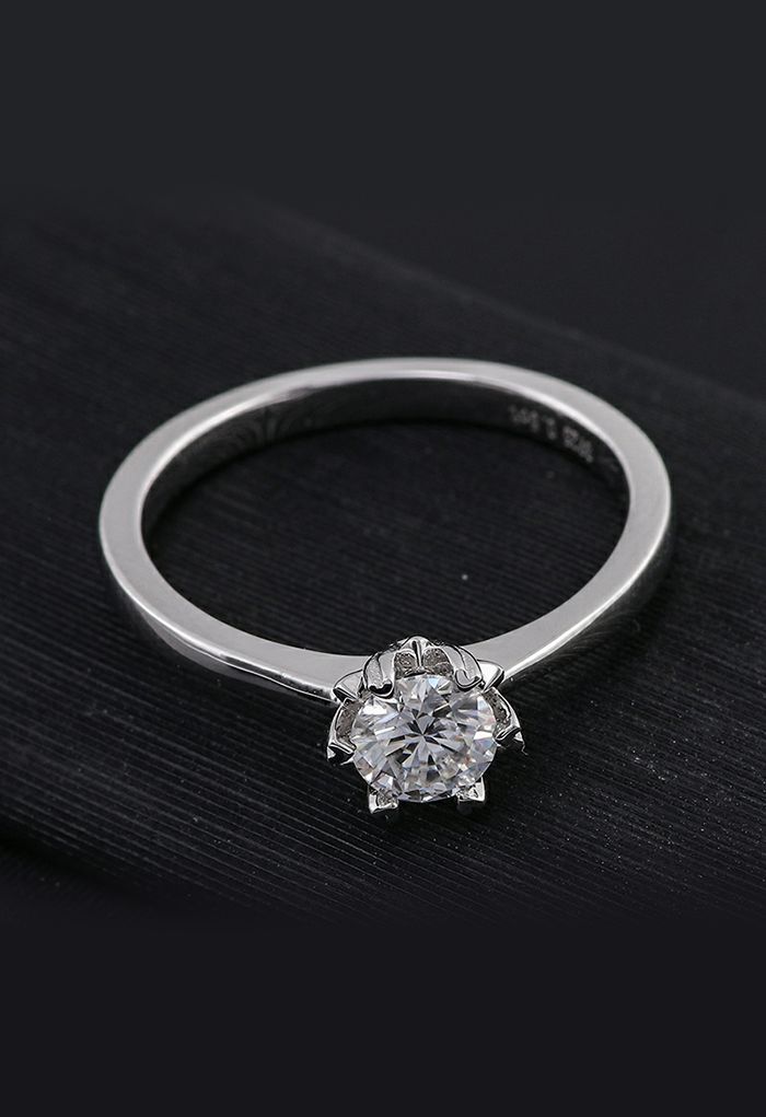 Extravagant Moissanite Diamond Ring